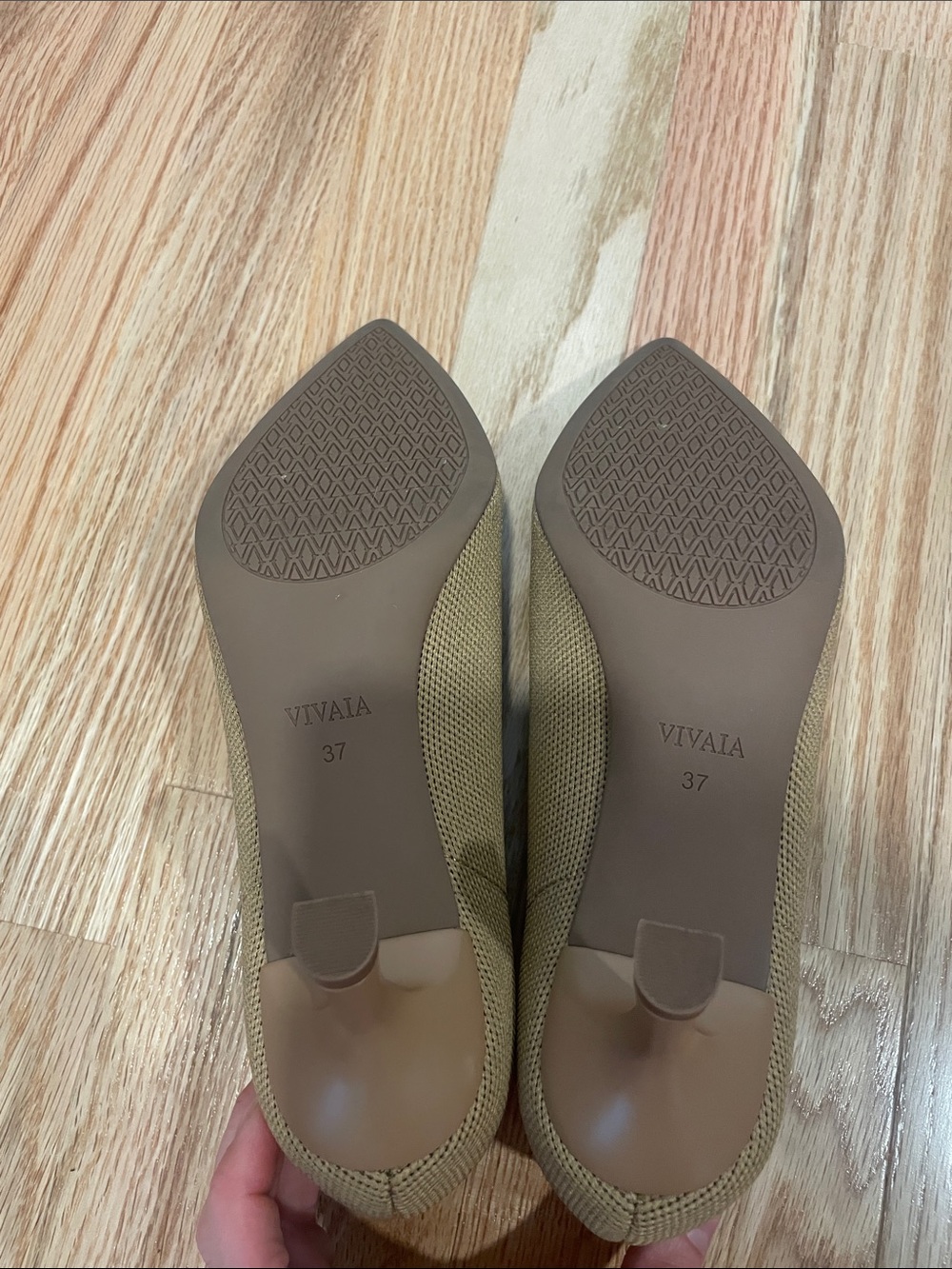 Vivaia Kitten Heel Pumps in Tan size 6.5 - Picture 8 of 9